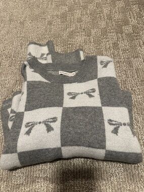 Gray and Cream Bow Checker Knit Sweater, women’s S